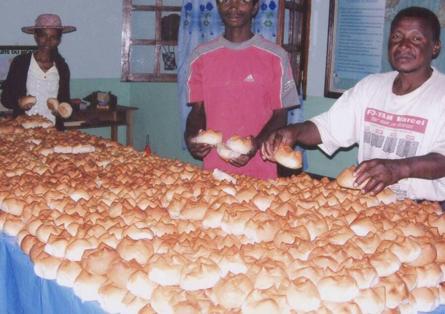 Ambalakisoa cyclone Ivan brioches mofo à distribuer