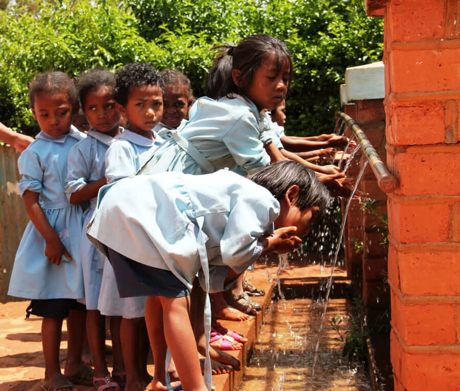 enfants_buvant_eam_zaza_malagasy